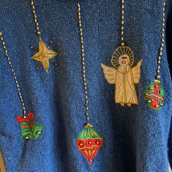 Christmas Sweater Size Medium - Picture 5 of 5